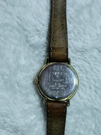 Reloj Timex Indiglo con detalles - miniatura 2