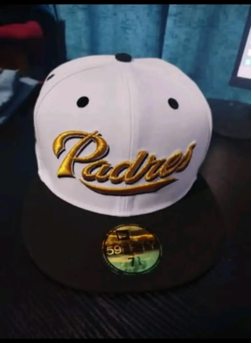 Gorra New Era Padres blanca y negra