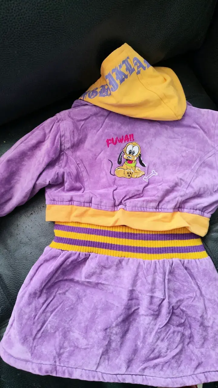 Abrigo infantil morado con capucha amarilla - 2