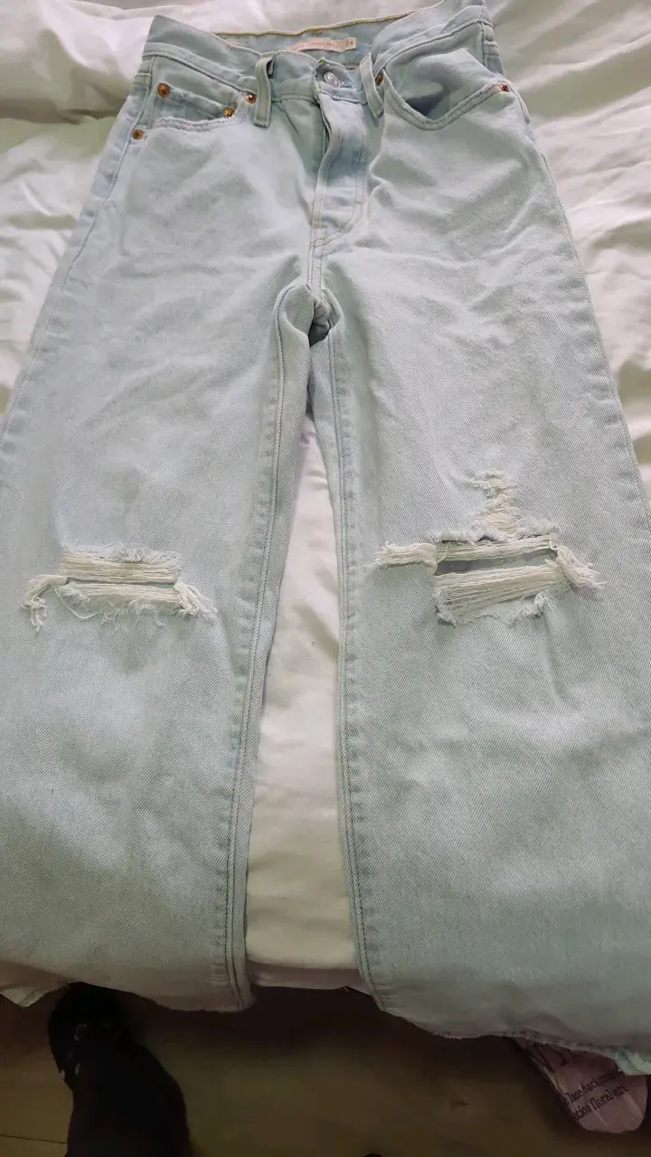 Jeans Levi's celestes  12 o 14 con diseño rasgado - 3