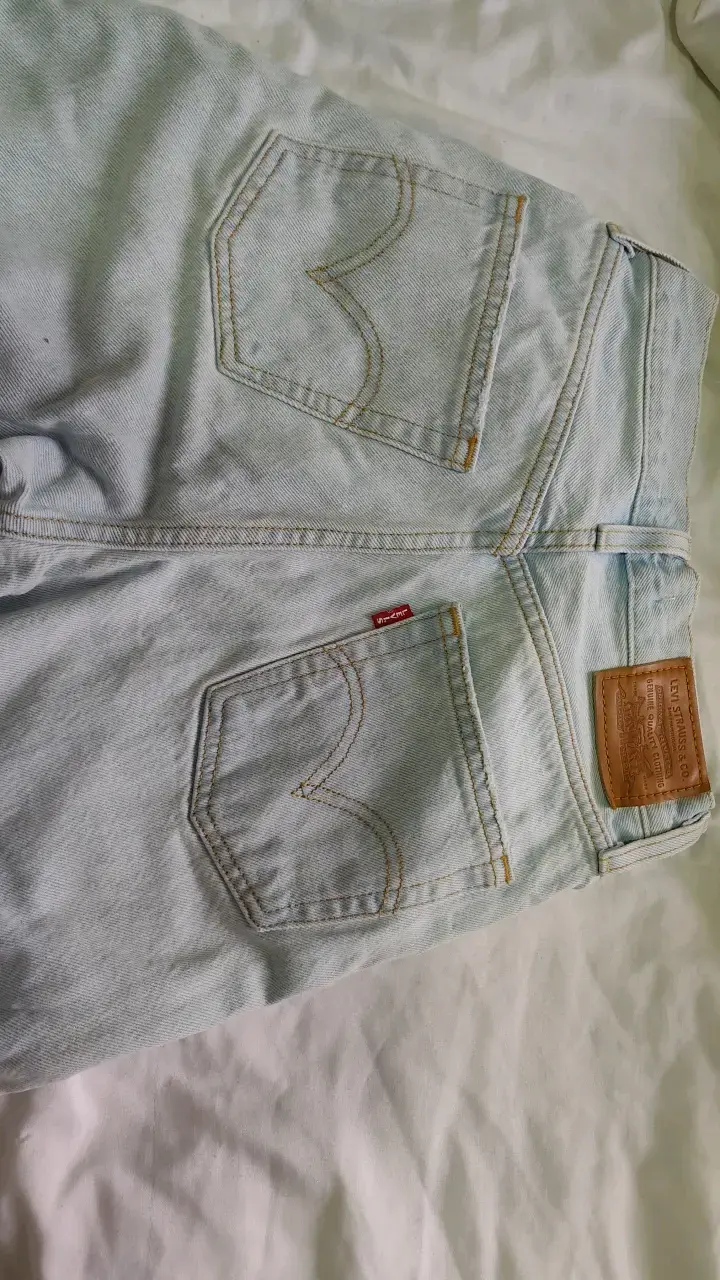 Jeans Levi's celestes  12 o 14 con diseño rasgado - 4
