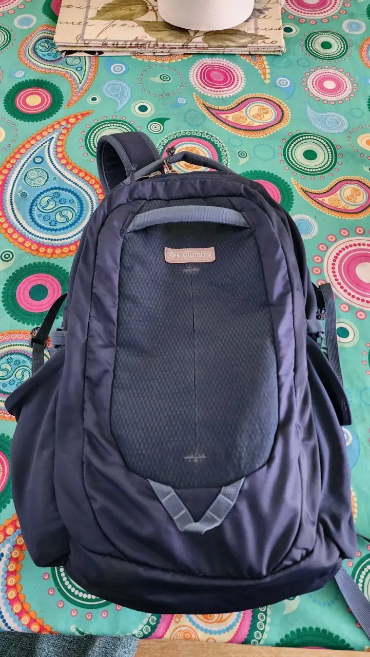 Mochila Columbia azul con múltiples compartimentos