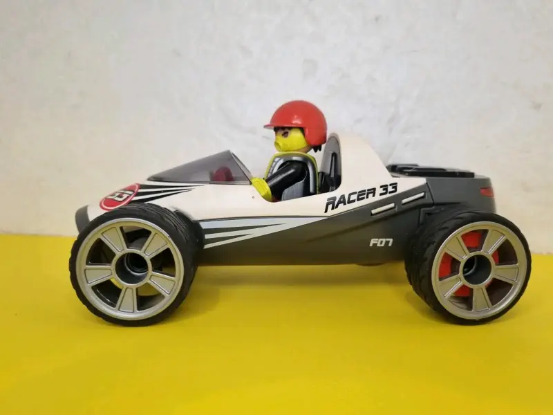 Auto de juguete Racer 33 con figura - 2