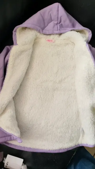 Chaqueta de polar morada con capucha para niña - miniatura 2