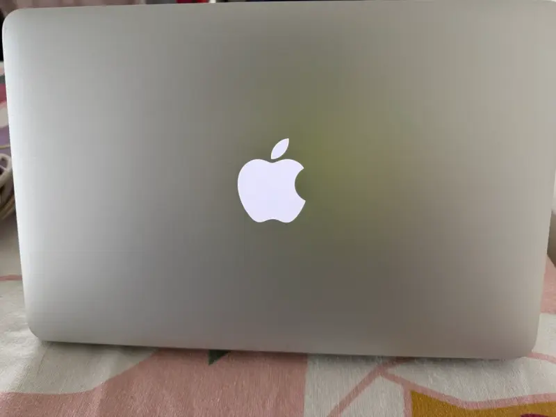 MacBook Air 13 pulgadas 2015 en buen estado - 2