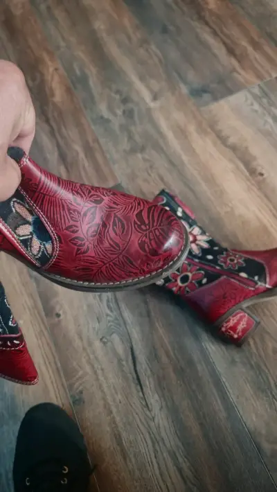 Botines Rojos Bordados de Cuero para Mujer - miniatura 2