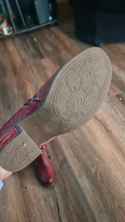 Botines Rojos Bordados de Cuero para Mujer - miniatura 3