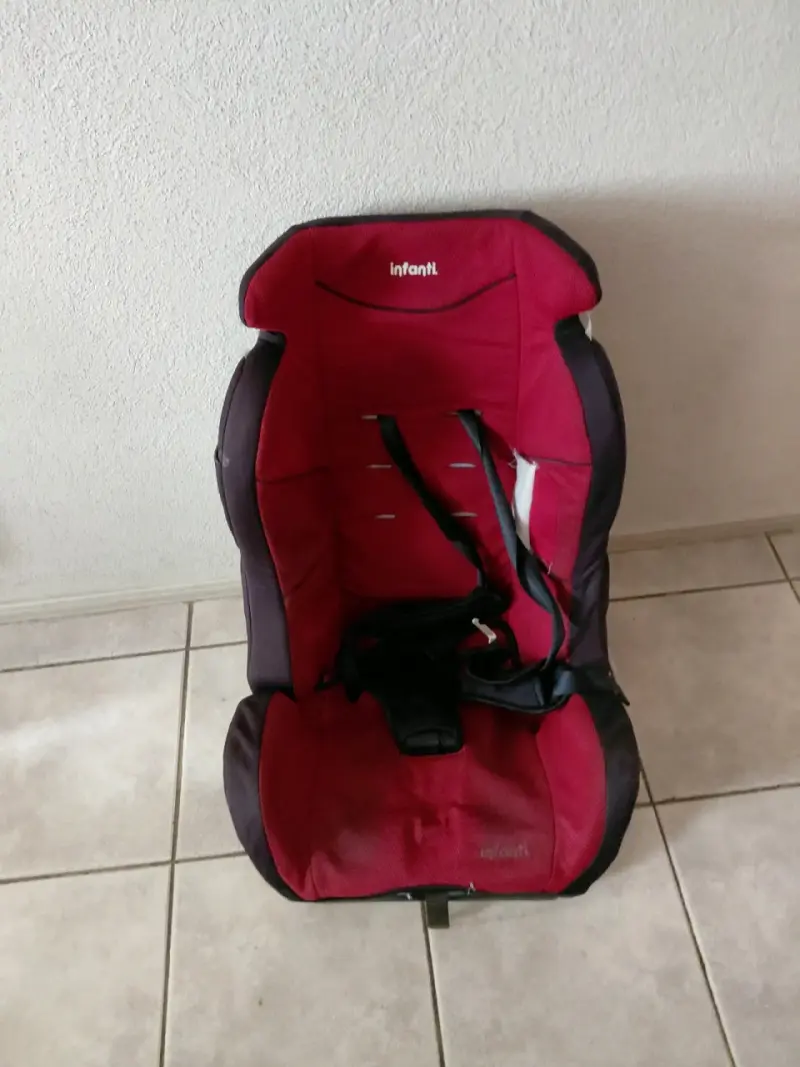 Silla de auto para bebé Infanti roja