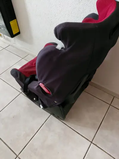 Silla de auto para bebé Infanti roja - miniatura 2