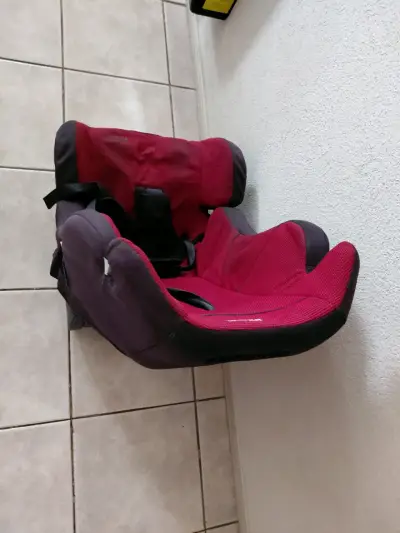 Silla de auto para bebé Infanti roja - miniatura 3