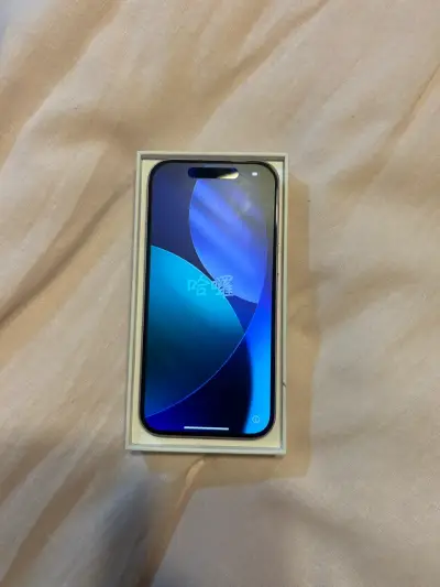 iPhone 14 en caja color rosa - miniatura 2