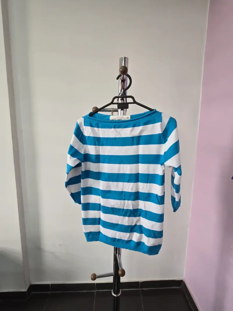 Polera de rayas azul y blanco para mujer