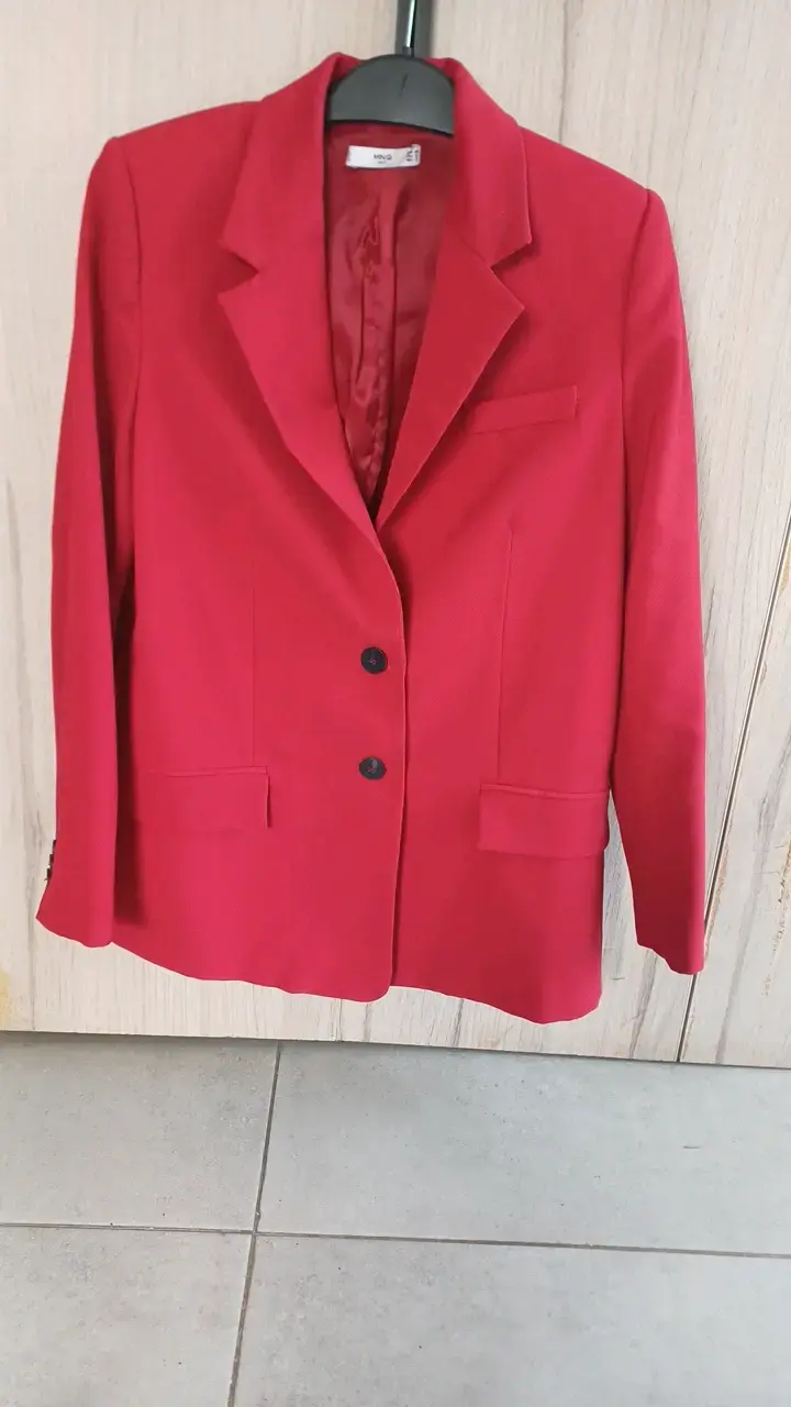 Blazer rojo elegante para mujer