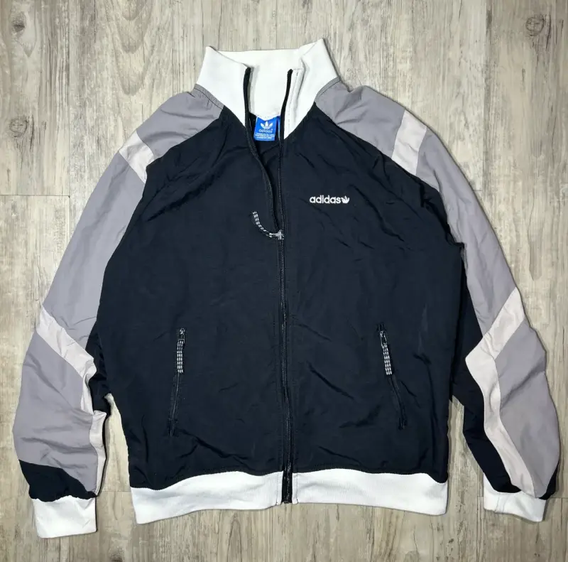 Chaqueta deportiva Adidas negra y gris - 1