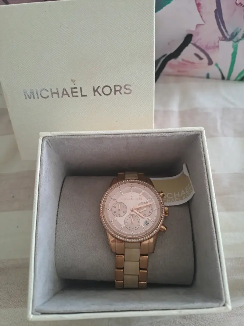 Reloj Michael Kors dorado con cronógrafo - 2