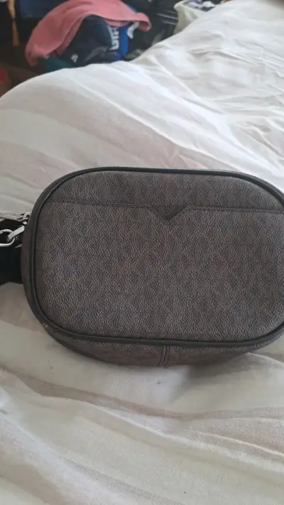 Bandolera Michael Kors marrón con diseño elegante - miniatura 3