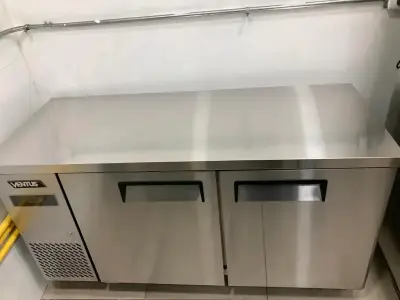 Mesón refrigerado Ventus VMR2PS-260 en acero inoxidable - miniatura 2