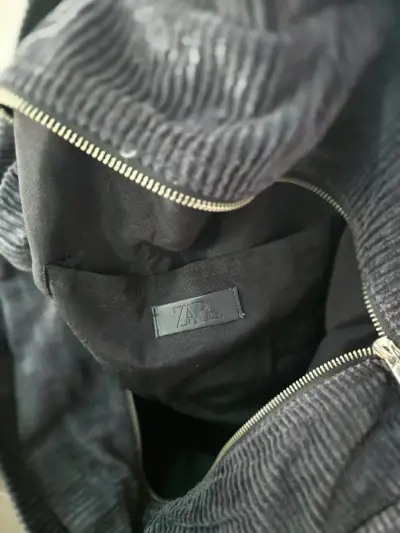 Bolso de pana negro amplio y elegante - miniatura 2