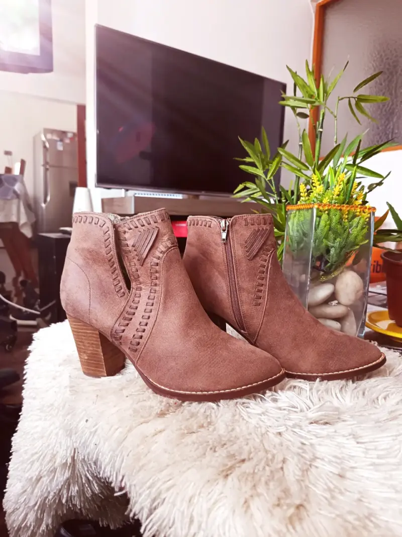 Botines de gamuza marrón con tacón alto - 1