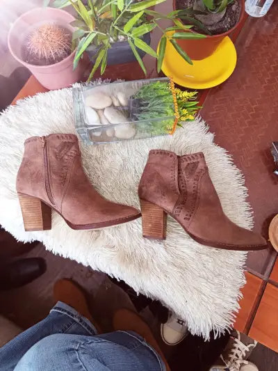 Botines de gamuza marrón con tacón alto - miniatura 4