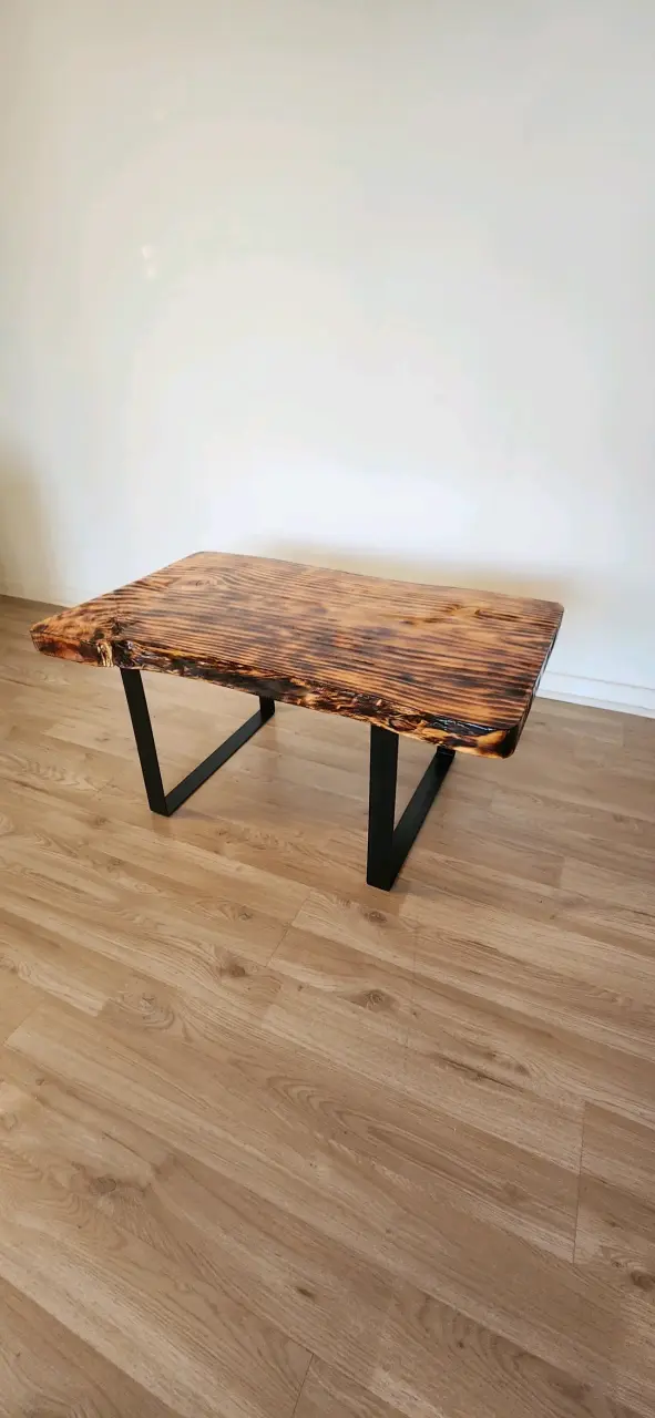 Mesa de Madera Rústica con Patas Metálicas - 2