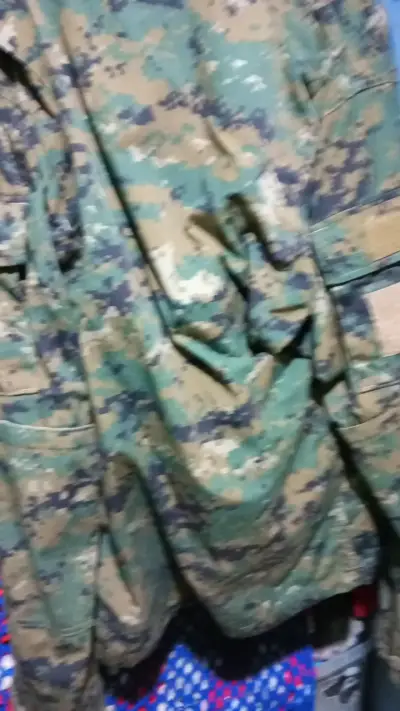 Chaqueta camuflada militar con bolsillos - miniatura 2