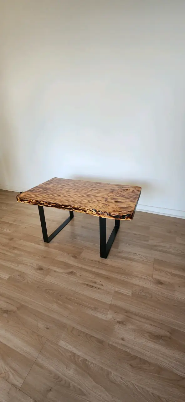 Mesa de Madera Rústica con Patas Metálicas - 2