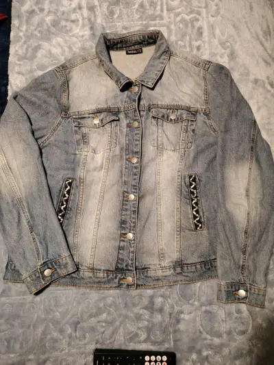 Chaqueta de mezclilla Janina con diseño de corazón - miniatura 1