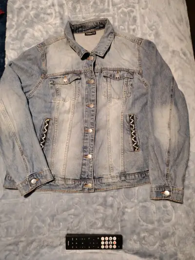 Chaqueta de mezclilla Janina con diseño de corazón - miniatura 2