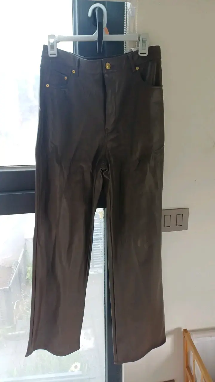 Pantalones de imitación cuero marrón para hombre