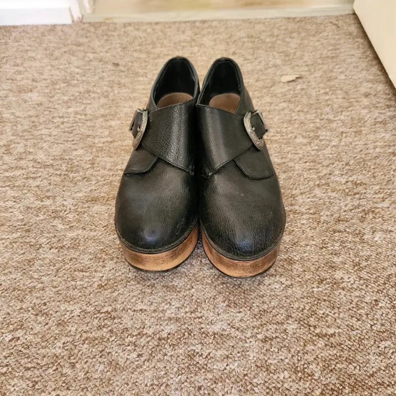 Zapatos de plataforma negros con hebilla metálica - 3