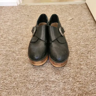 Zapatos de plataforma negros con hebilla metálica - miniatura 3