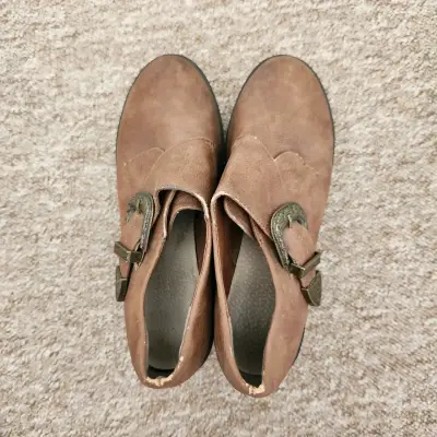 Zapatos de plataforma marrones con hebilla vintage - miniatura 1