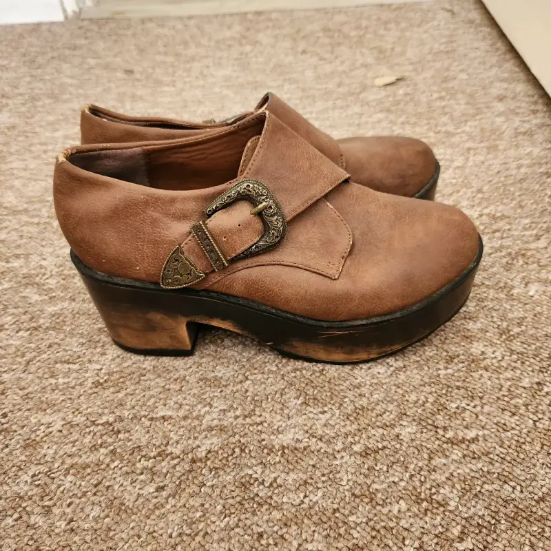 Zapatos de plataforma marrones con hebilla vintage - 4