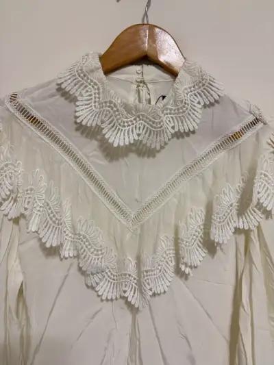 Blusa de encaje blanca Sfera Collection - miniatura 1