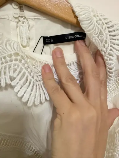 Blusa de encaje blanca Sfera Collection - miniatura 2
