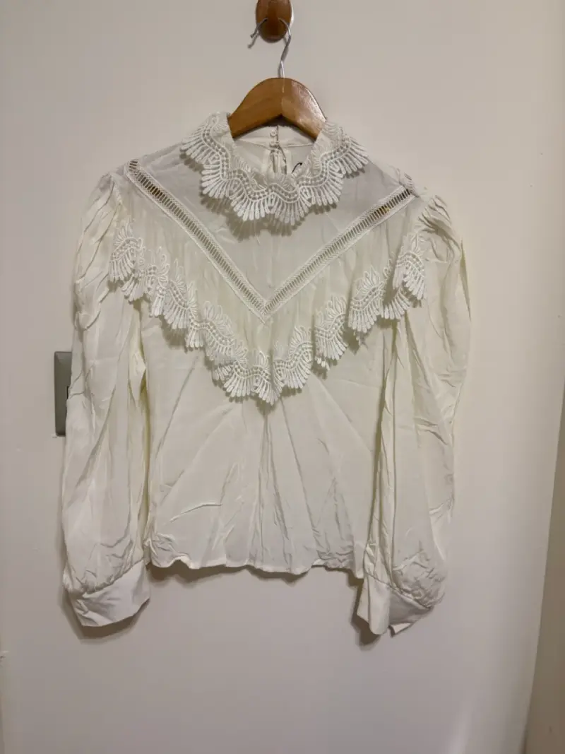 Blusa de encaje blanca Sfera Collection - 3