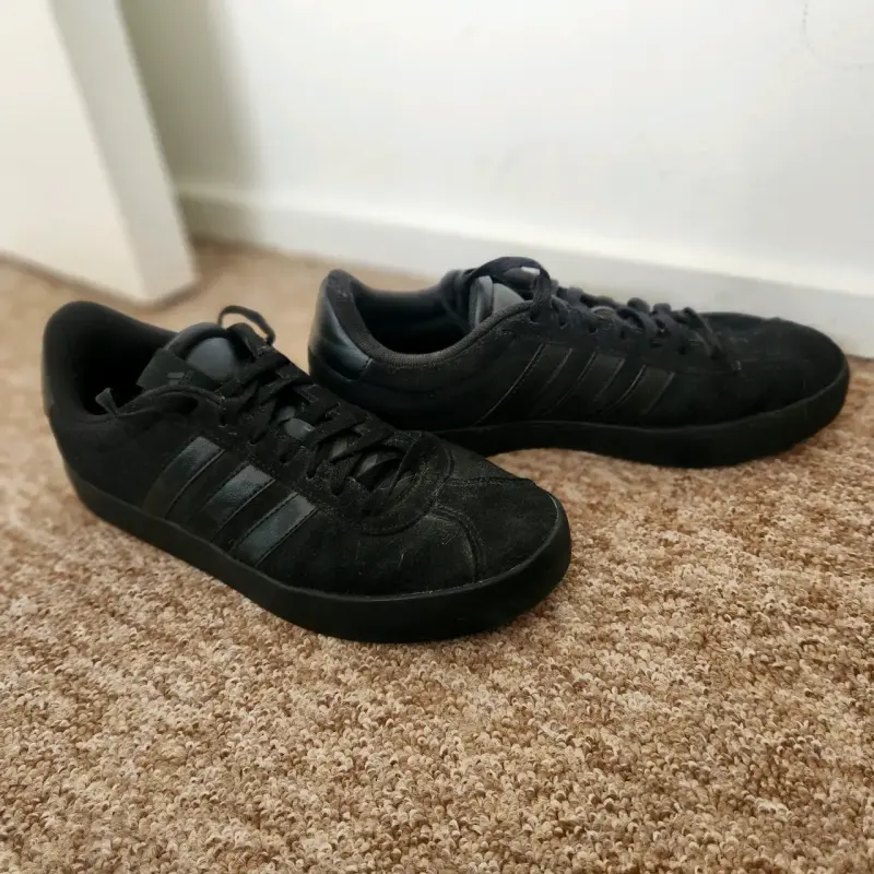 Zapatillas negras Adidas de gamuza - 1
