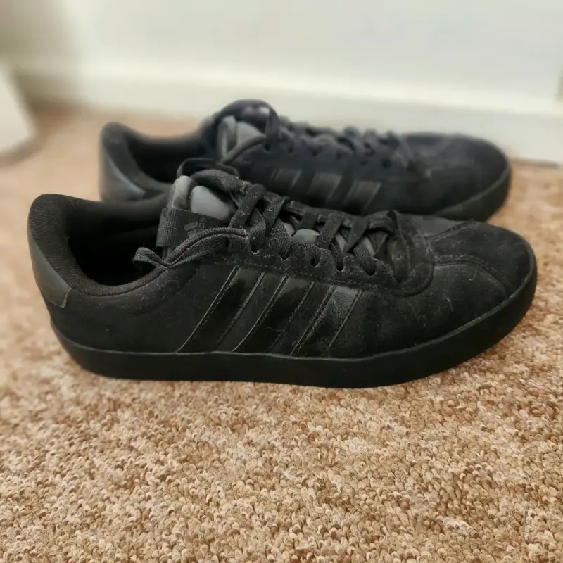 Zapatillas negras Adidas de gamuza - 2