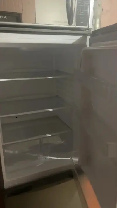 Refrigerador Mademsa de Dos Puertas en Buen Estado - miniatura 2