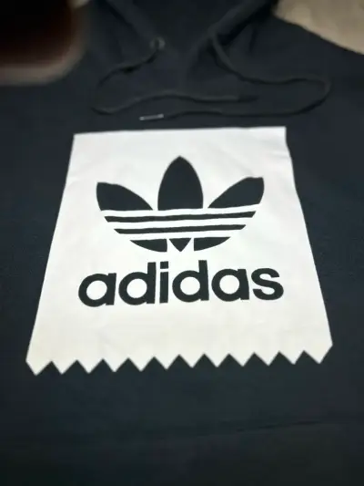 Polerón con capucha Adidas negro unisex - miniatura 2