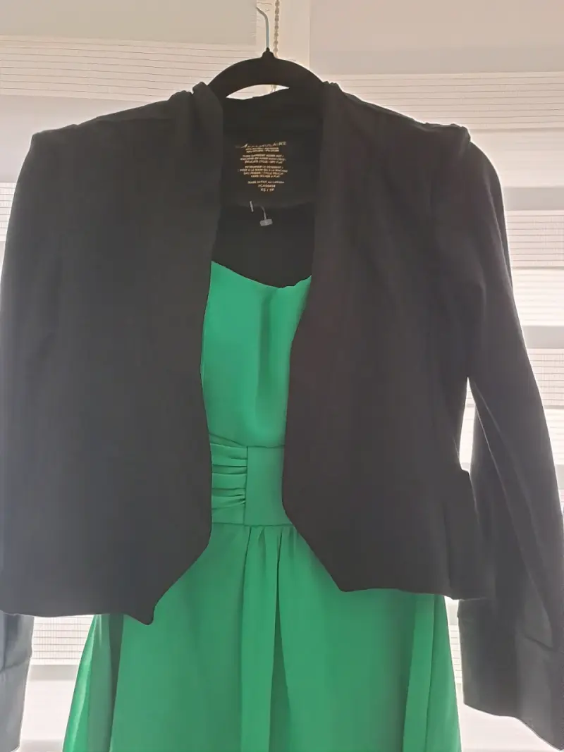 Vestido verde strapless elegante - 3