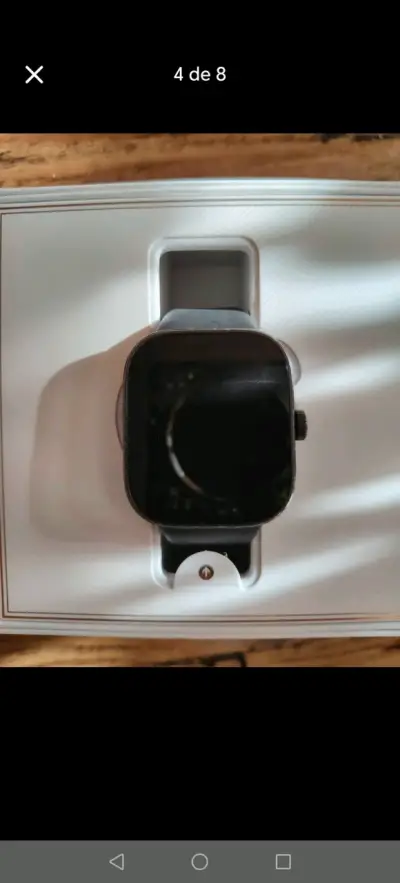 Reloj inteligente con correa negra y cargador - miniatura 1