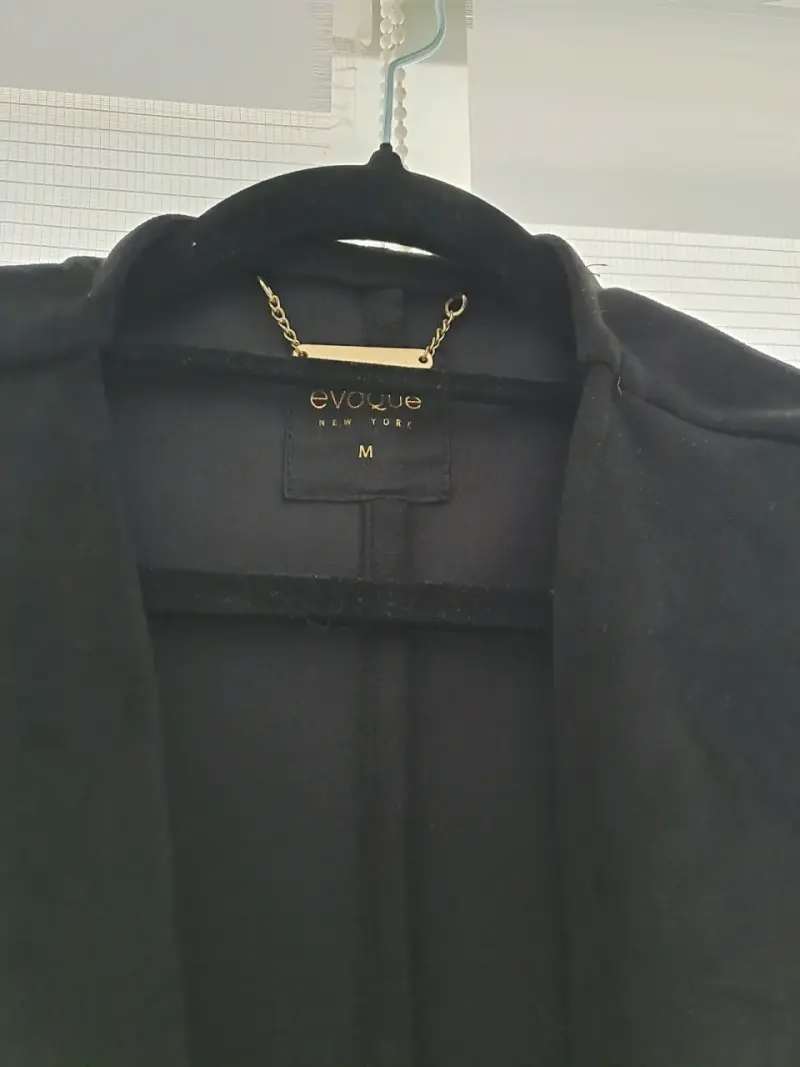 Abrigo negro Evoque New York talla M