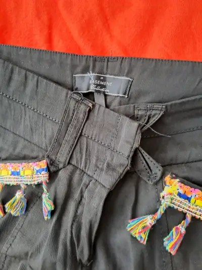 Pantalones negros con detalles coloridos Basement - miniatura 2