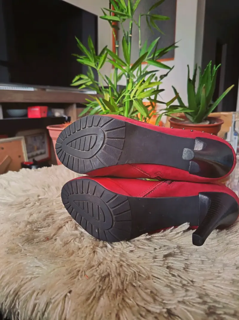 Botines de cuero rojo con tachas - 3