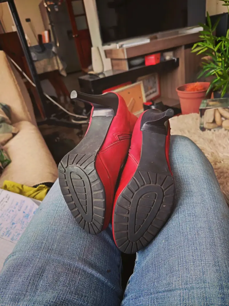 Botines de cuero rojo con tachas - 6