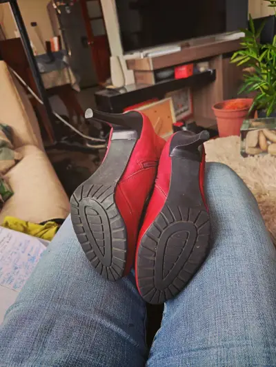Botines de cuero rojo con tachas - miniatura 6