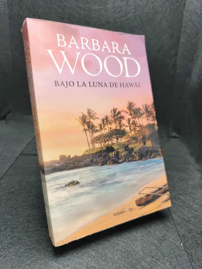 Libro 'Bajo la Luna de Hawái' de Barbara Wood - 2