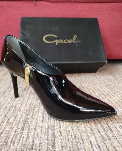 Tacón Negro Marca Gacel original - miniatura 1